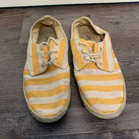 lucky brand tennis shoes